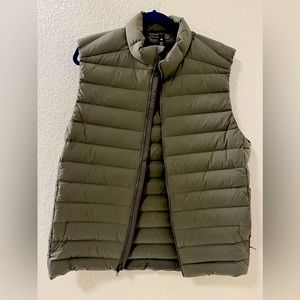 Lululemon Navigation Stretch Down Vest (OD Green)